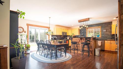 7957 Highway 3, Yahk, BC - Indoor Photo Showing Dining Room