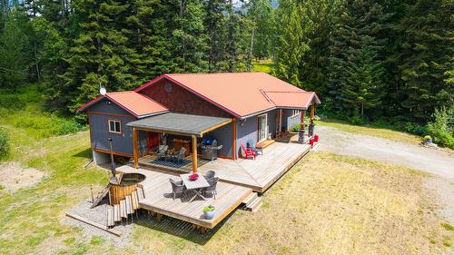 7957 3 Highway, Yahk, BC - Outdoor
