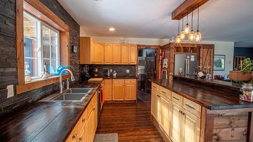 7957 Highway 3, Yahk, BC - Indoor Photo Showing Kitchen With Double Sink