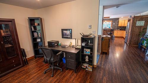 7957 Highway 3, Yahk, BC - Indoor Photo Showing Office