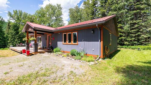 7957 Highway 3, Yahk, BC - Outdoor