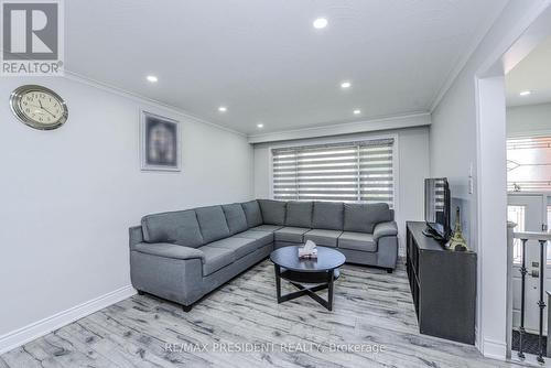 3686 Darla Drive, Mississauga, ON - Indoor Photo Showing Living Room