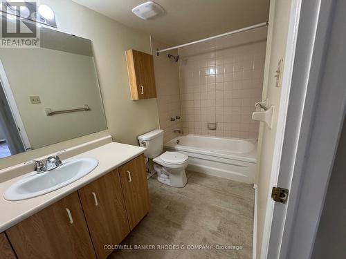 404 - 325 Centrum Boulevard, Ottawa, ON - Indoor Photo Showing Bathroom