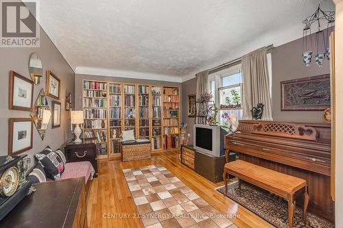 Main Floor + Basement Unit - Living Room - 327 Richelieu Avenue, Ottawa, ON - Indoor