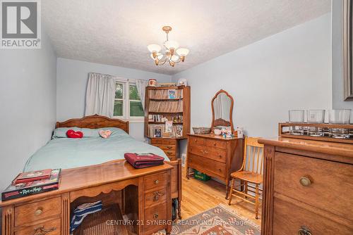 327 Richelieu Avenue, Ottawa, ON - Indoor Photo Showing Bedroom