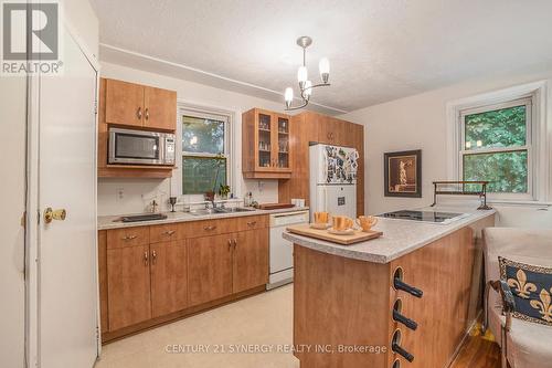 Upstairs Unit - Kitchen - 327 Richelieu Avenue, Ottawa, ON - Indoor Photo Showing Kitchen With Double Sink