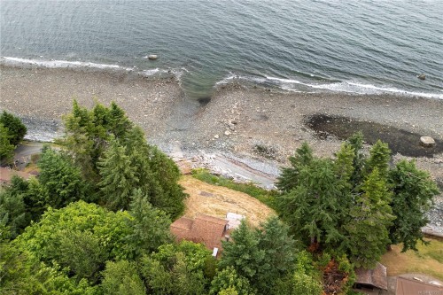 7884 Lenwood Rd, Merville, BC 