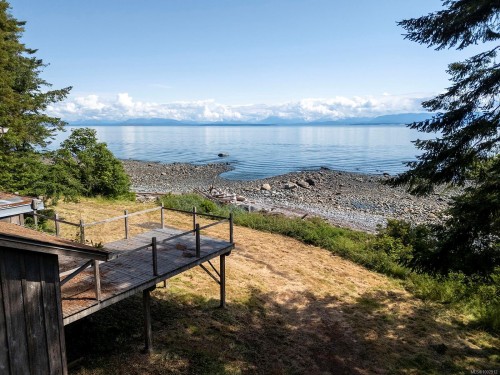 7884 Lenwood Rd, Merville, BC 