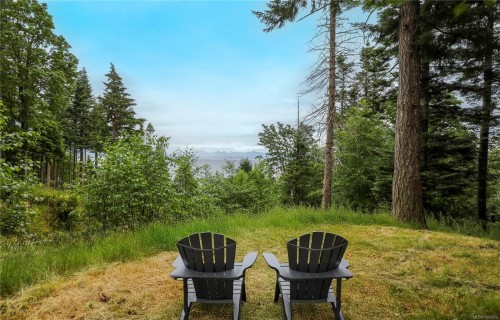 7884 Lenwood Rd, Merville, BC 