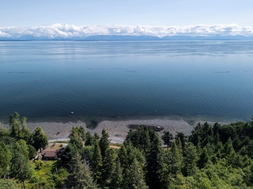 7884 Lenwood Rd, Merville, BC 