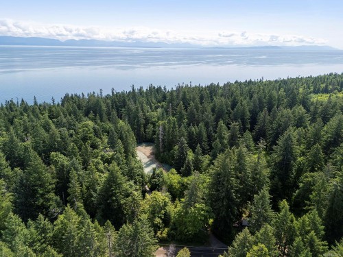 7884 Lenwood Rd, Merville, BC 