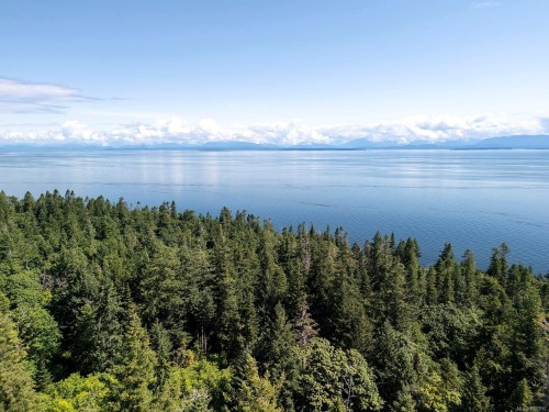 7884 Lenwood Rd, Merville, BC 