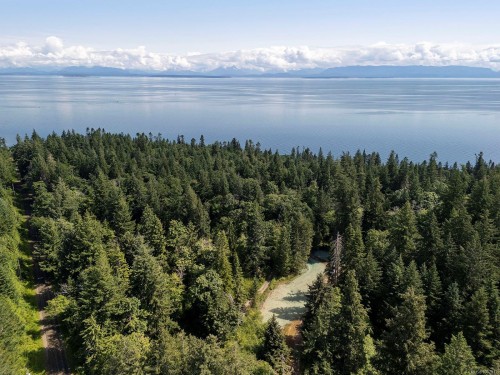 7884 Lenwood Rd, Merville, BC 