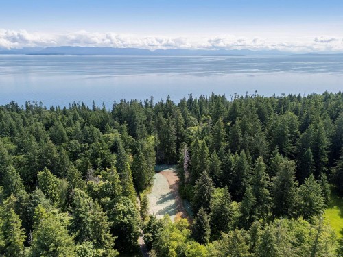 7884 Lenwood Rd, Merville, BC 