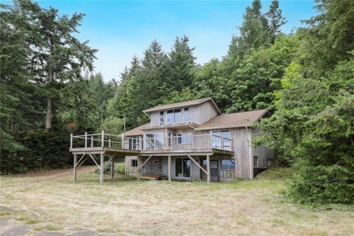 7884 Lenwood Rd, Merville, BC 