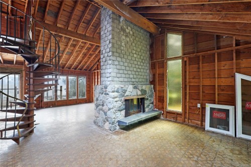 7884 Lenwood Rd, Merville, BC 