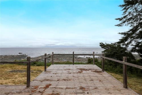 7884 Lenwood Rd, Merville, BC 