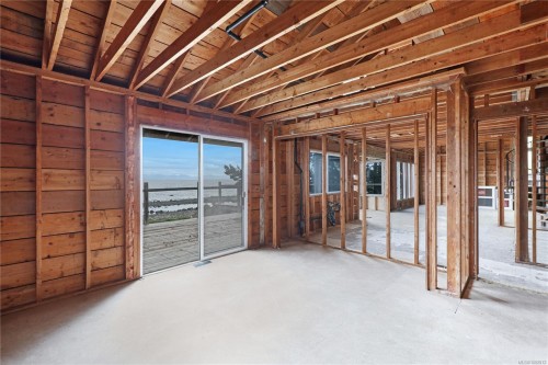 7884 Lenwood Rd, Merville, BC 