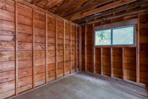 7884 Lenwood Rd, Merville, BC 