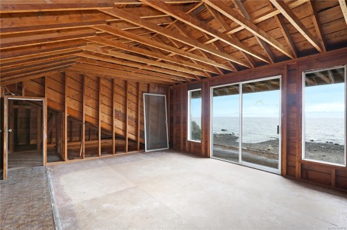 7884 Lenwood Rd, Merville, BC 