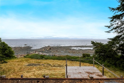 7884 Lenwood Rd, Merville, BC 