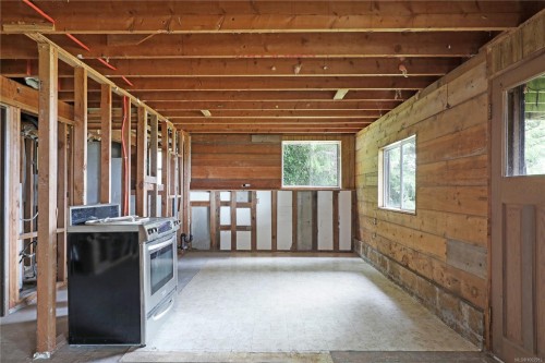 7884 Lenwood Rd, Merville, BC 