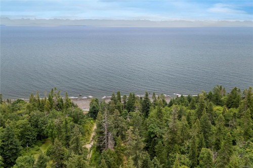 7884 Lenwood Rd, Merville, BC 