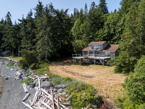 7884 Lenwood Rd, Merville, BC 