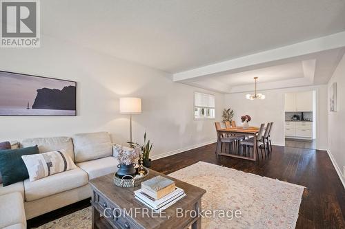 31 Metcalfe Drive, Bradford West Gwillimbury (Bradford), ON - Indoor Photo Showing Living Room