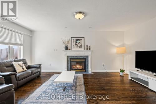 31 Metcalfe Drive, Bradford West Gwillimbury (Bradford), ON - Indoor Photo Showing Living Room With Fireplace
