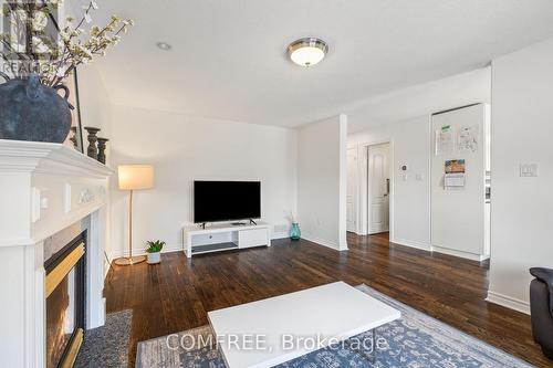 31 Metcalfe Drive, Bradford West Gwillimbury (Bradford), ON - Indoor Photo Showing Living Room With Fireplace