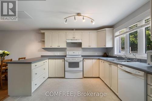 31 Metcalfe Drive, Bradford West Gwillimbury (Bradford), ON - Indoor Photo Showing Kitchen With Double Sink