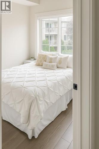 644 Lequime Road Unit# 2, Kelowna, BC - Indoor Photo Showing Bedroom