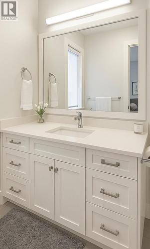 644 Lequime Road Unit# 2, Kelowna, BC - Indoor Photo Showing Bathroom