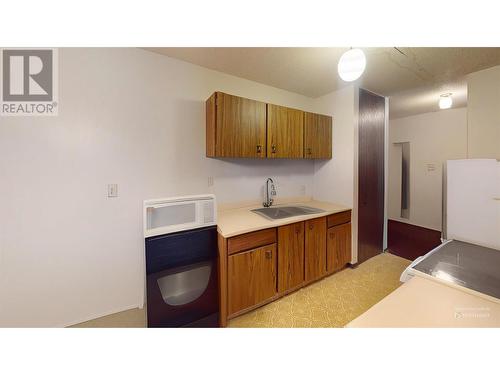 606 18Th Avenue N Unit# 203, Cranbrook, BC - Indoor Photo Showing Kitchen