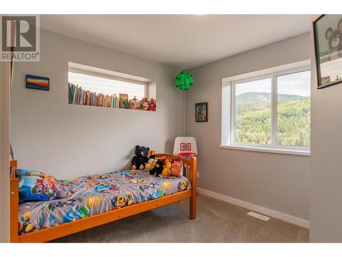 934 Redstone Drive, Rossland, BC - Indoor Photo Showing Bedroom