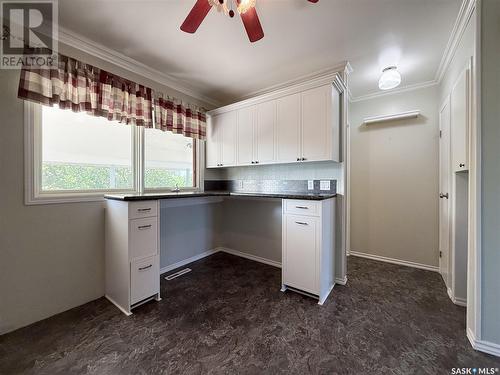 114-116 1St Street E, Climax, SK - Indoor Photo Showing Kitchen