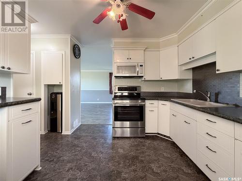114-116 1St Street E, Climax, SK - Indoor Photo Showing Kitchen