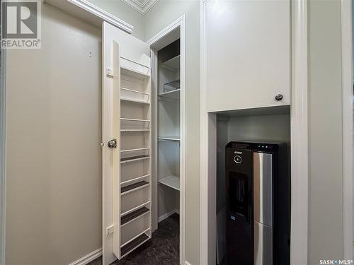 114-116 1St Street E, Climax, SK - Indoor