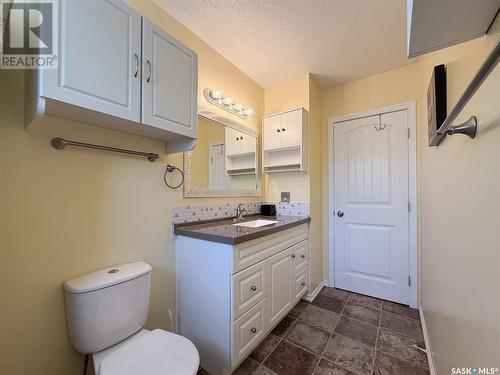 114-116 1St Street E, Climax, SK - Indoor Photo Showing Bathroom