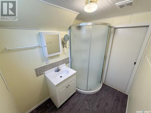 114-116 1St Street E, Climax, SK - Indoor Photo Showing Bathroom
