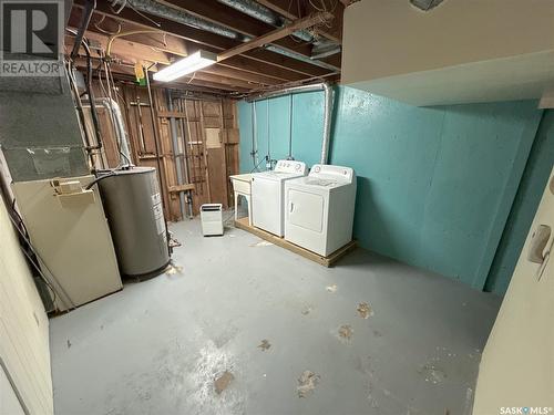 114-116 1St Street E, Climax, SK - Indoor Photo Showing Laundry Room