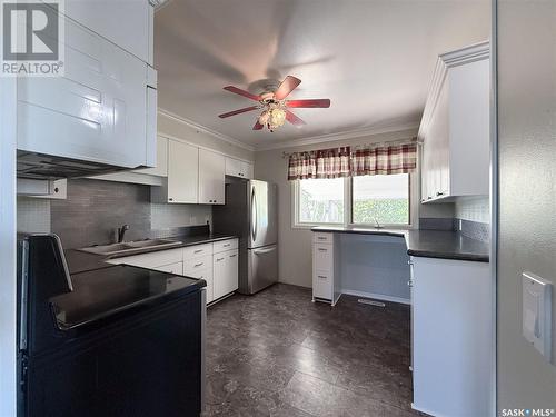 114-116 1St Street E, Climax, SK - Indoor Photo Showing Kitchen