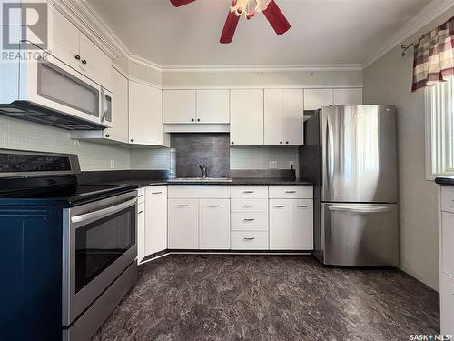 114-116 1St Street E, Climax, SK - Indoor Photo Showing Kitchen