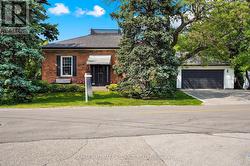 39 LAKEVIEW DRIVE  Hamilton, ON L8E 4X2