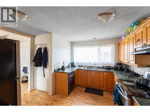 540 Lomond Road, Kelowna, BC - Indoor Photo Showing Kitchen With Double Sink