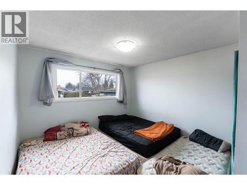 540 Lomond Road, Kelowna, BC - Indoor Photo Showing Bedroom
