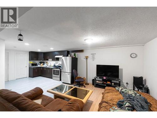 540 Lomond Road, Kelowna, BC - Indoor Photo Showing Living Room