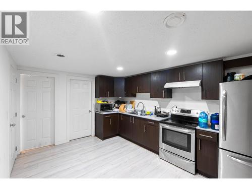 540 Lomond Road, Kelowna, BC - Indoor Photo Showing Kitchen