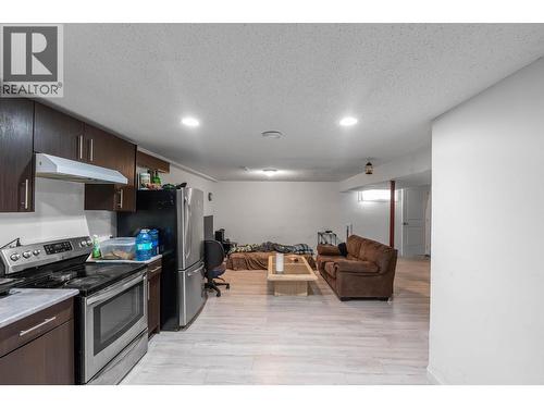 540 Lomond Road, Kelowna, BC - Indoor Photo Showing Kitchen
